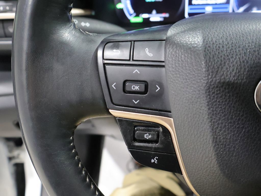 Used 2024 Toyota Crown Limited image 35