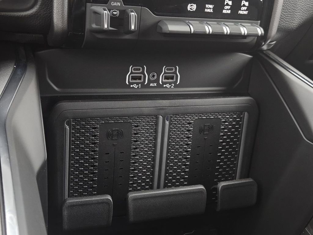 New 2026 RAM 2500 Laramie w/ Sport Appearance Package AWD/4WD image 33