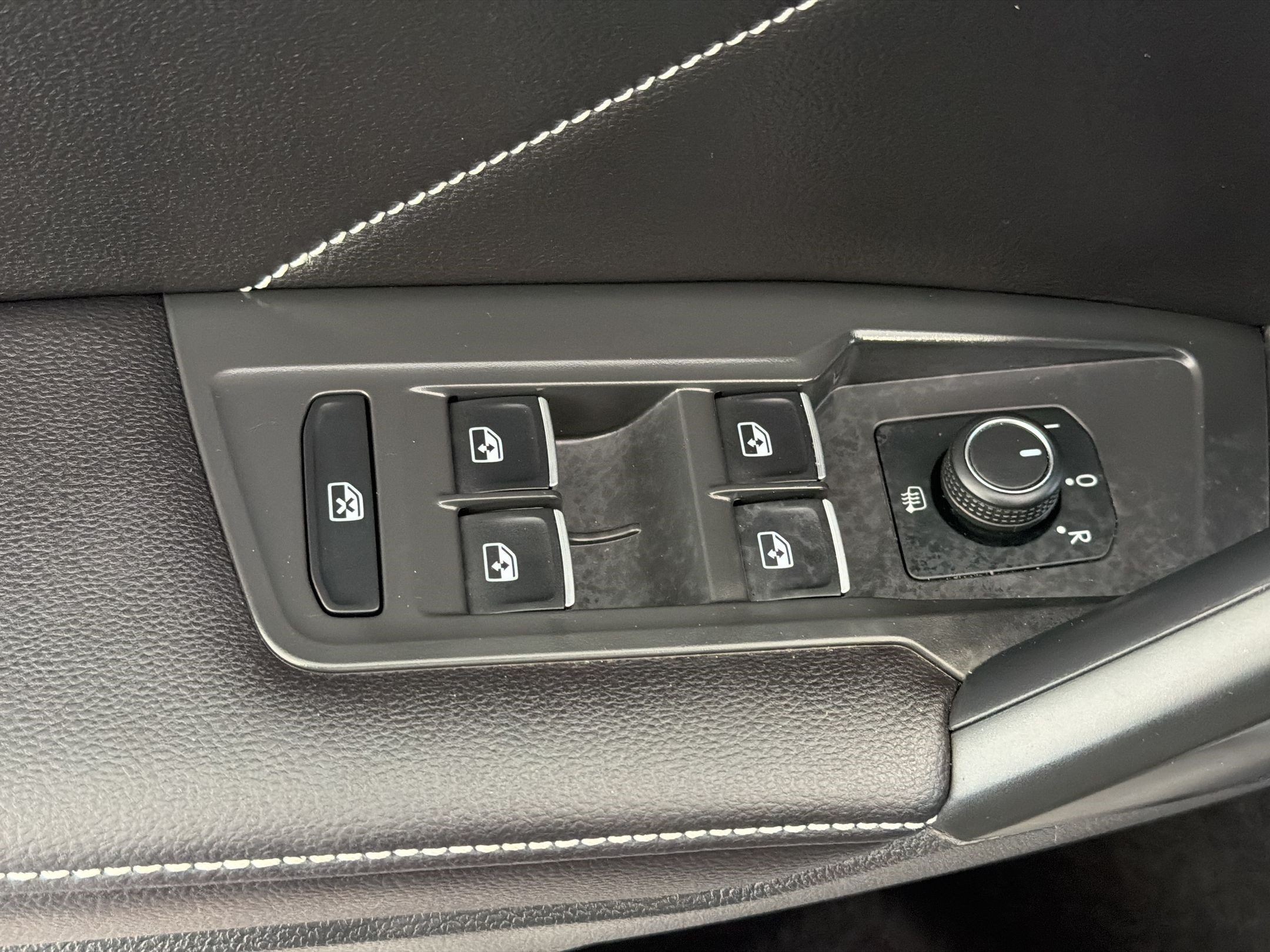 Certified 2024 Volkswagen Tiguan SE w/ Panoramic Sunroof Package FWD image 23