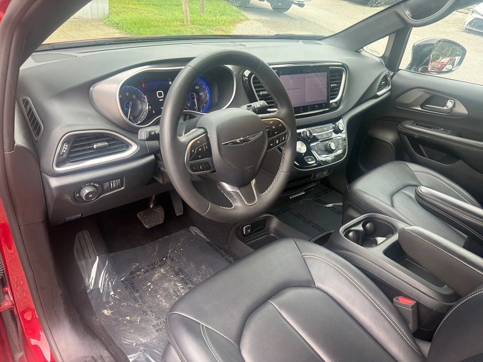 Used 2025 Chrysler Pacifica Select FWD image 12