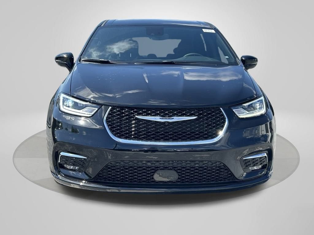 New 2025 Chrysler Pacifica Select w/ Uconnect Theater Family Group image 8