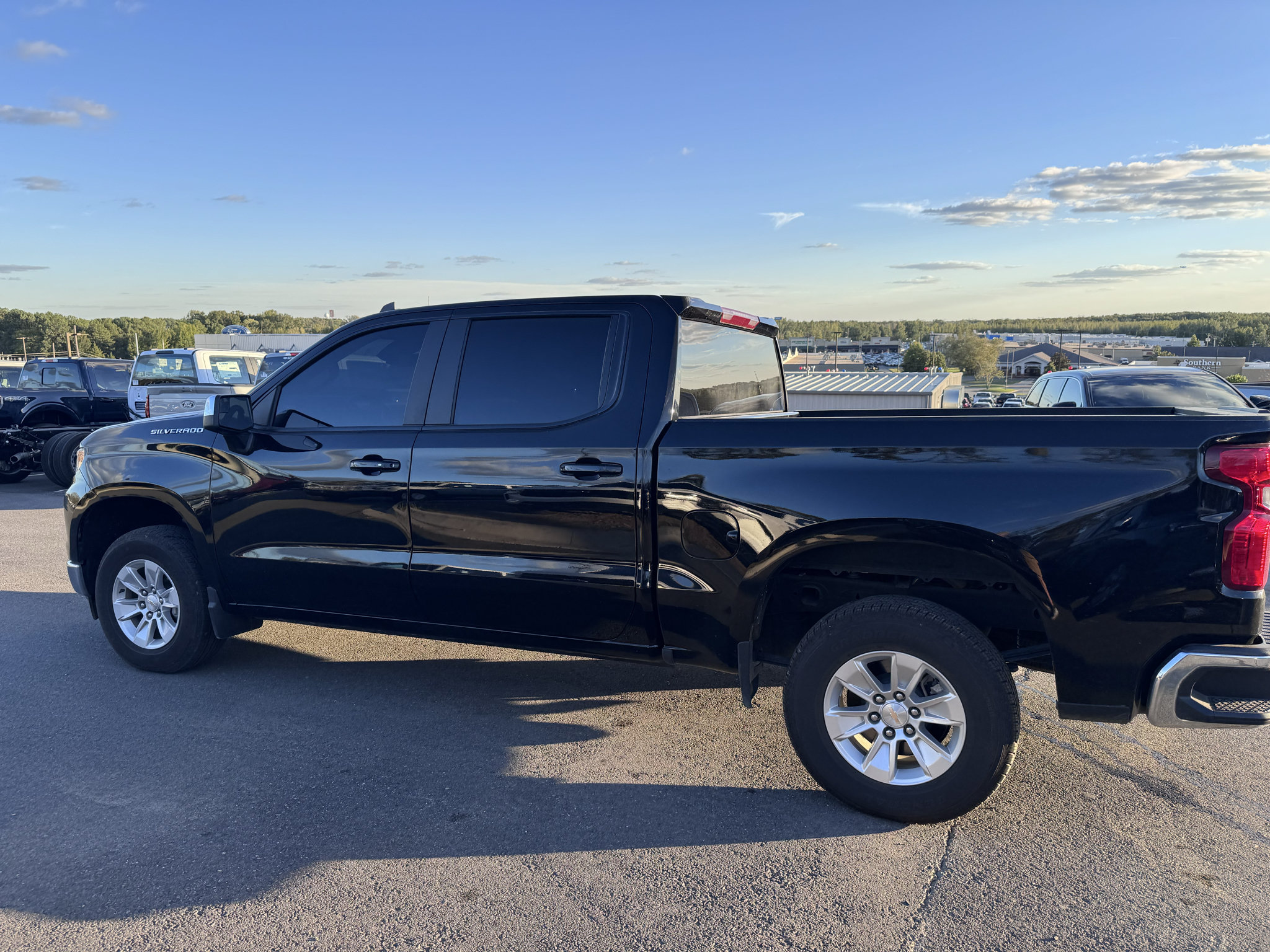 Used 2025 Chevrolet Silverado 1500 LT RWD image 8