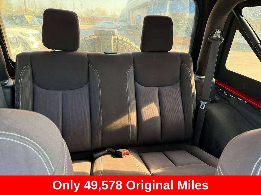 Used 2014 Jeep Wrangler Rubicon w/ Power Convenience Group image 16