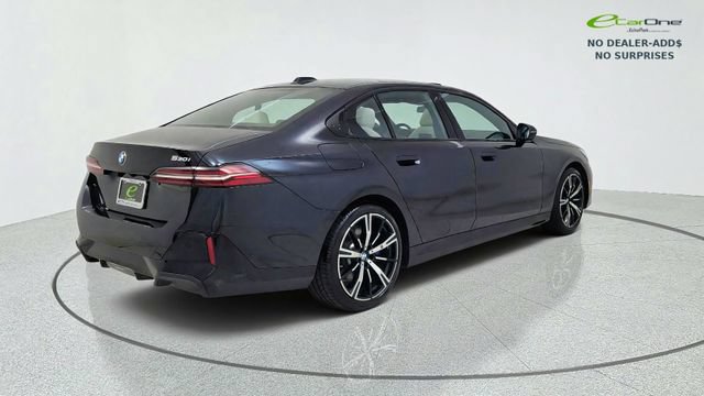 Used 2027 BMW 530i w/ M Sport Package RWD image 8