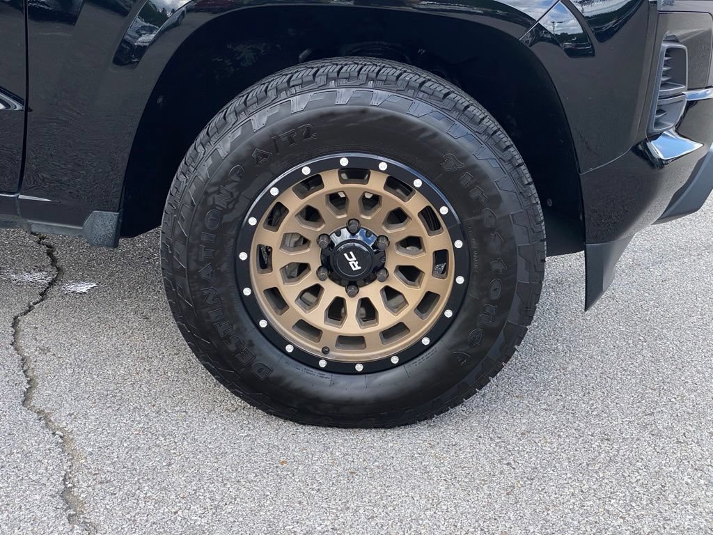 Used 2023 Chevrolet Colorado LT AWD/4WD image 30