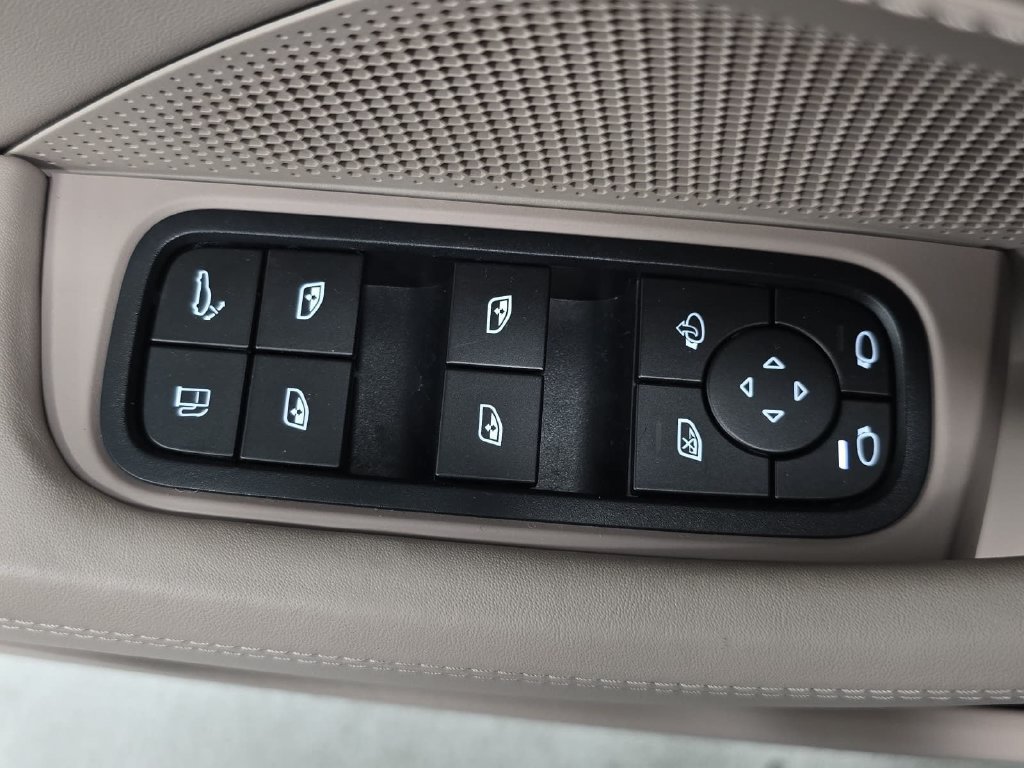 Certified 2026 Porsche Panamera 4 E-Hybrid AWD/4WD image 24