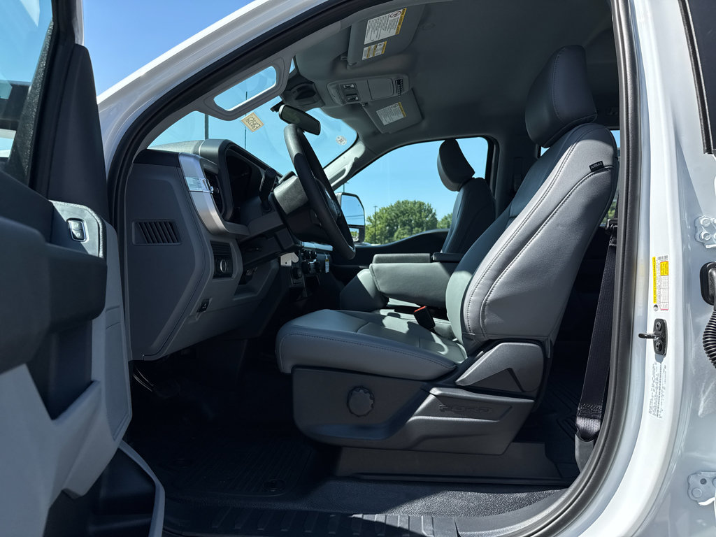 New 2026 Ford F250 XL w/ FX4 Off-Road Package AWD/4WD image 4