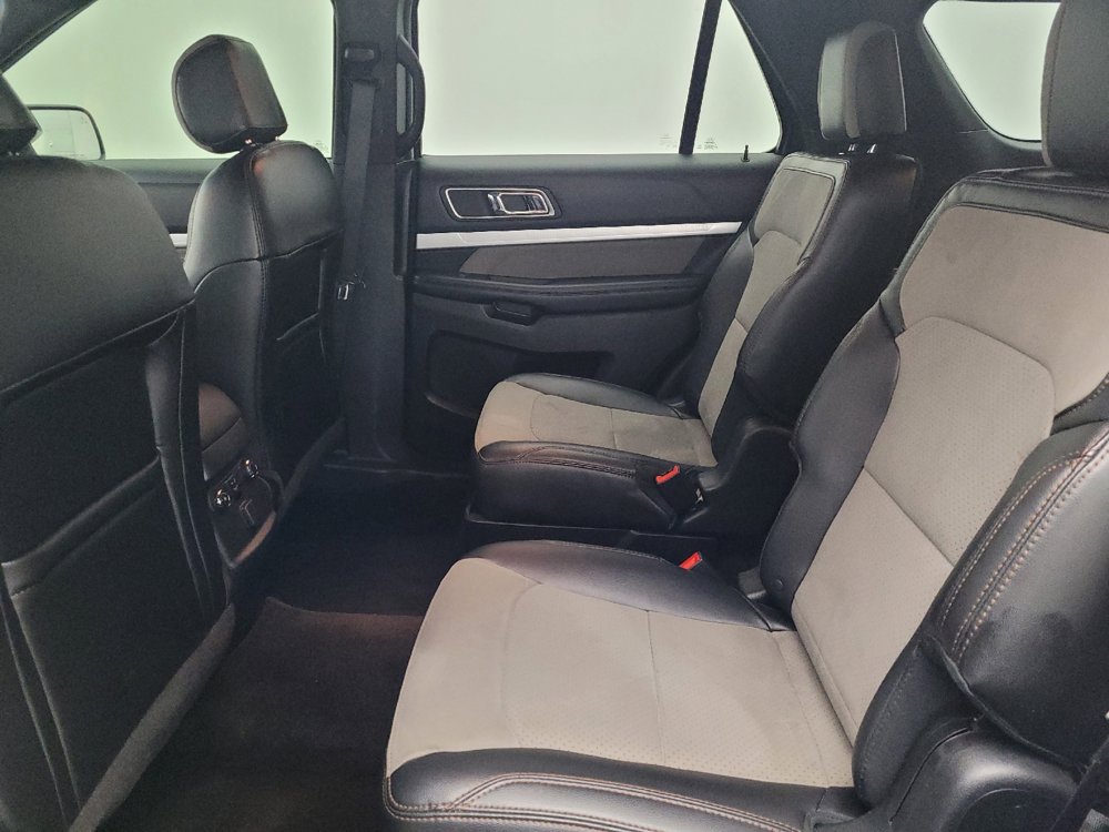 Used 2017 Ford Explorer XLT w/ Equipment Group 202A image 18