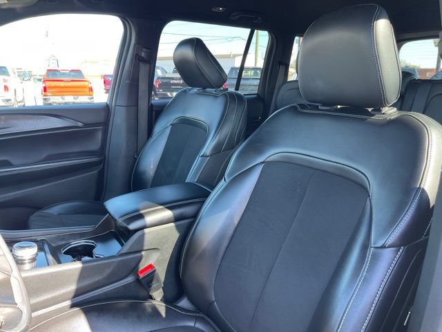 Used 2024 Jeep Grand Cherokee Altitude AWD/4WD image 19