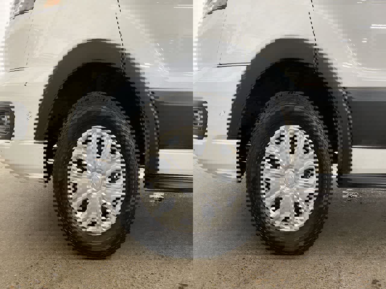 Used 2023 Ford Transit 350 XLT image 12