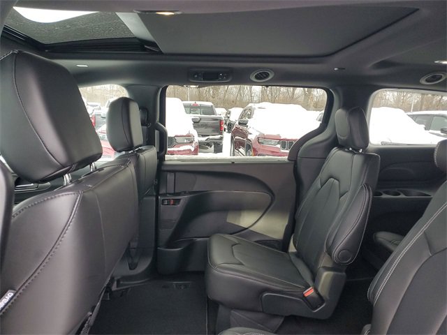 New 2026 Chrysler Pacifica Select FWD image 9