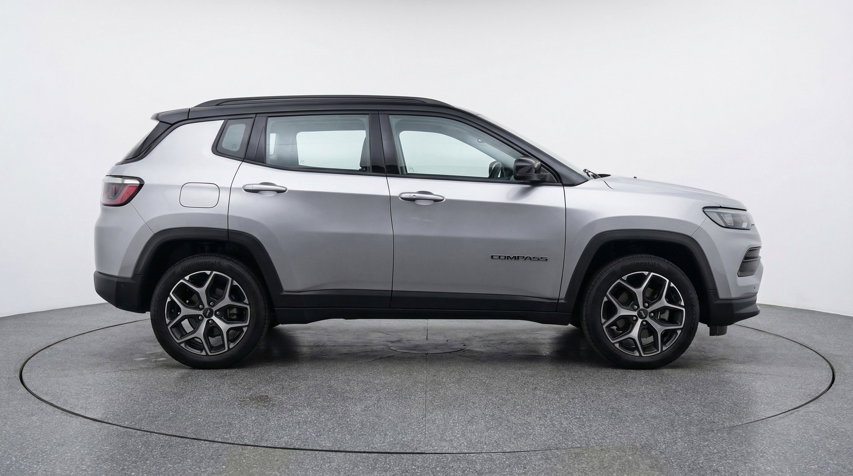 Used 2025 Jeep Compass Limited image 11