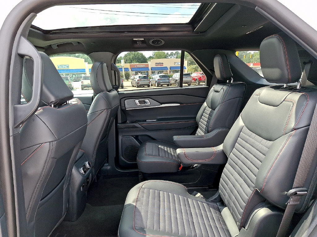 Used 2026 Ford Explorer ST-Line w/ ST-Line Street Pack AWD/4WD image 9