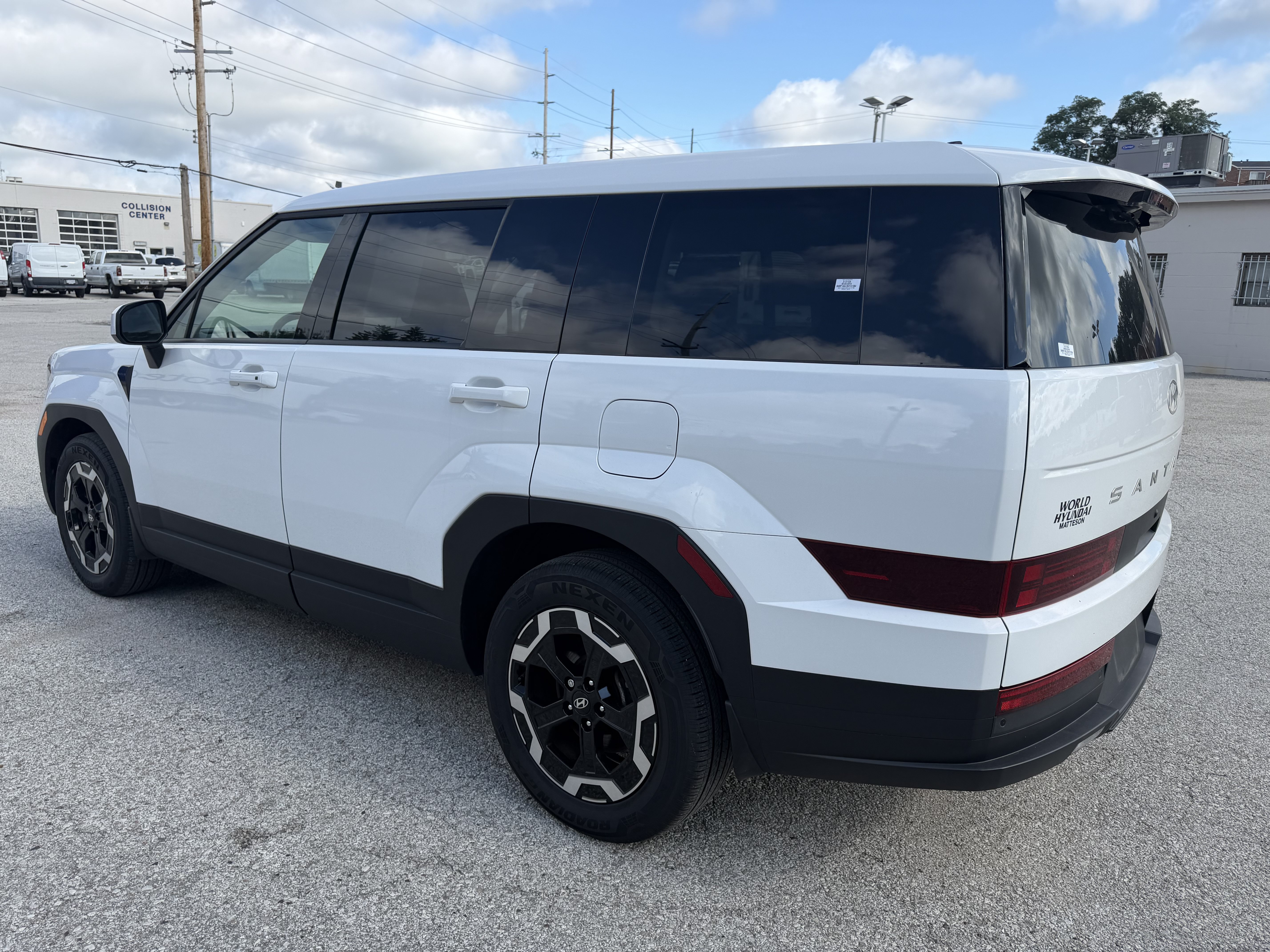 Used 2025 Hyundai Santa Fe SE FWD image 5