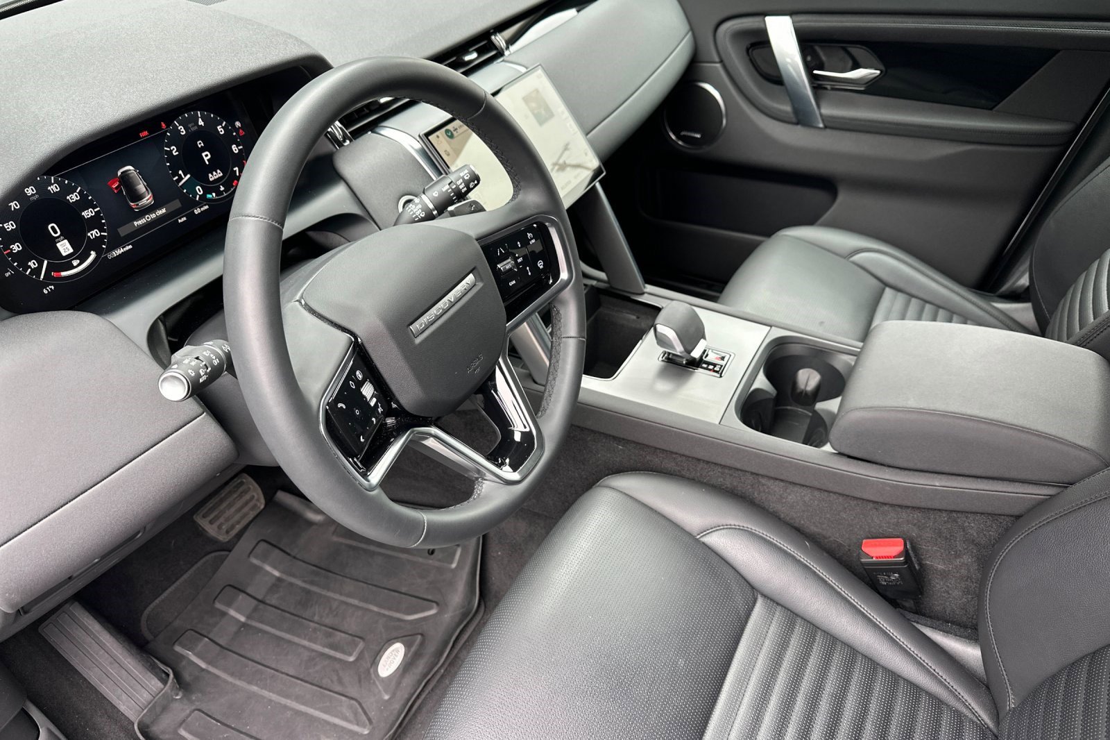 Used 2025 Land Rover Discovery Sport S image 5