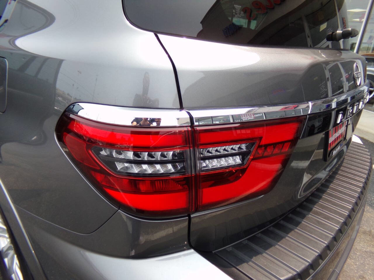 Used 2023 Nissan Armada SV image 28