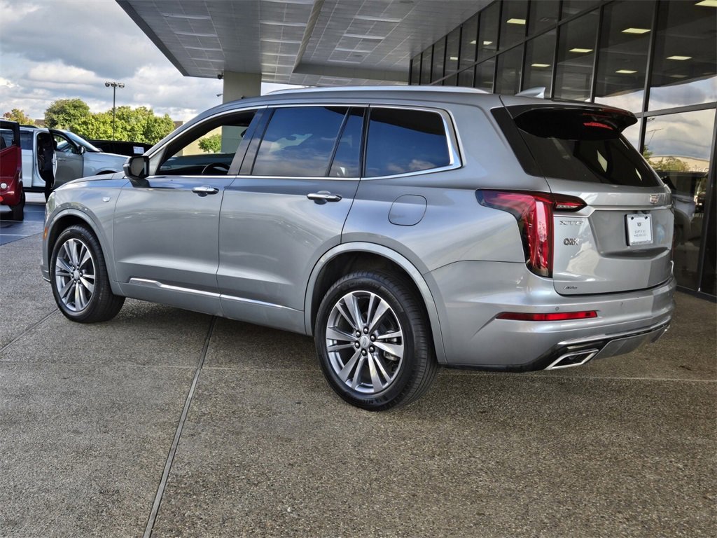 Used 2025 Cadillac XT6 Premium Luxury image 4