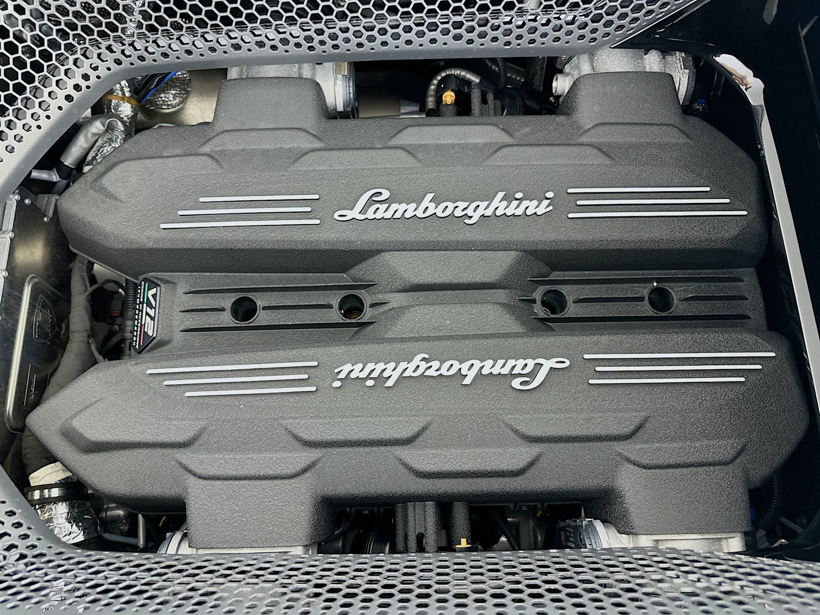 Used 2024 Lamborghini Revuelto AWD/4WD image 13