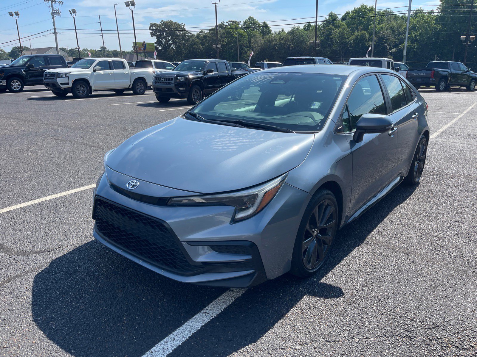 Used 2023 Toyota Corolla SE FWD image 3