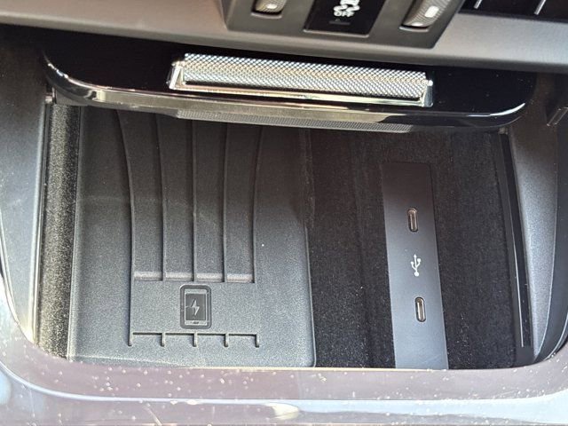 Used 2025 Porsche Cayenne AWD/4WD image 39