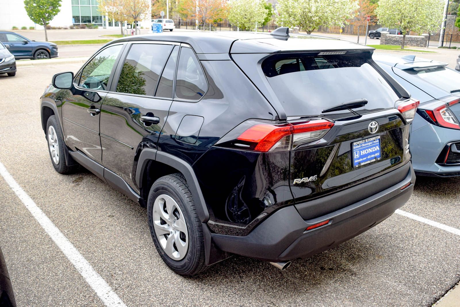 Used 2023 Toyota RAV4 LE AWD/4WD image 18