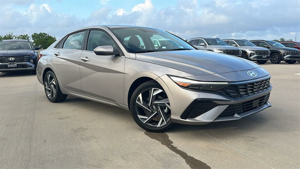 Certified 2025 Hyundai Elantra Limited FWD image 6