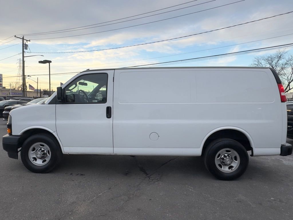 Used 2019 Chevrolet Express 2500 RWD image 4