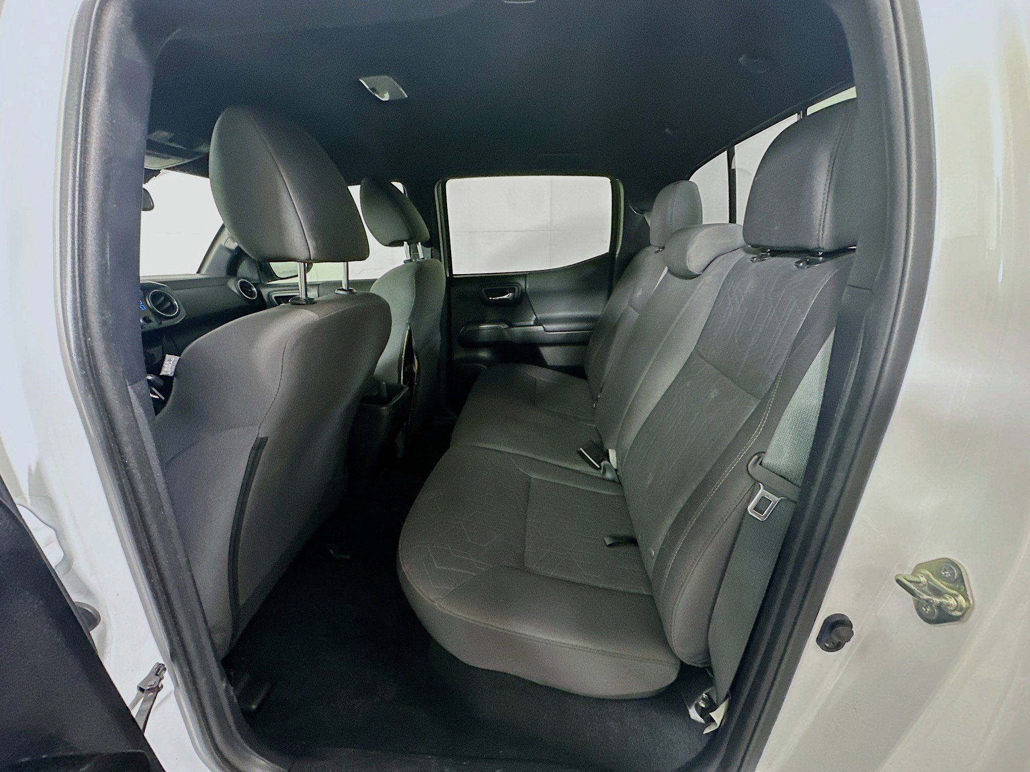 Used 2018 Toyota Tacoma TRD Sport w/ Technology Package RWD image 26