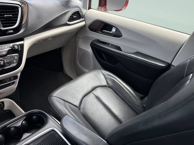 Used 2019 Chrysler Pacifica Touring-L Plus FWD image 23