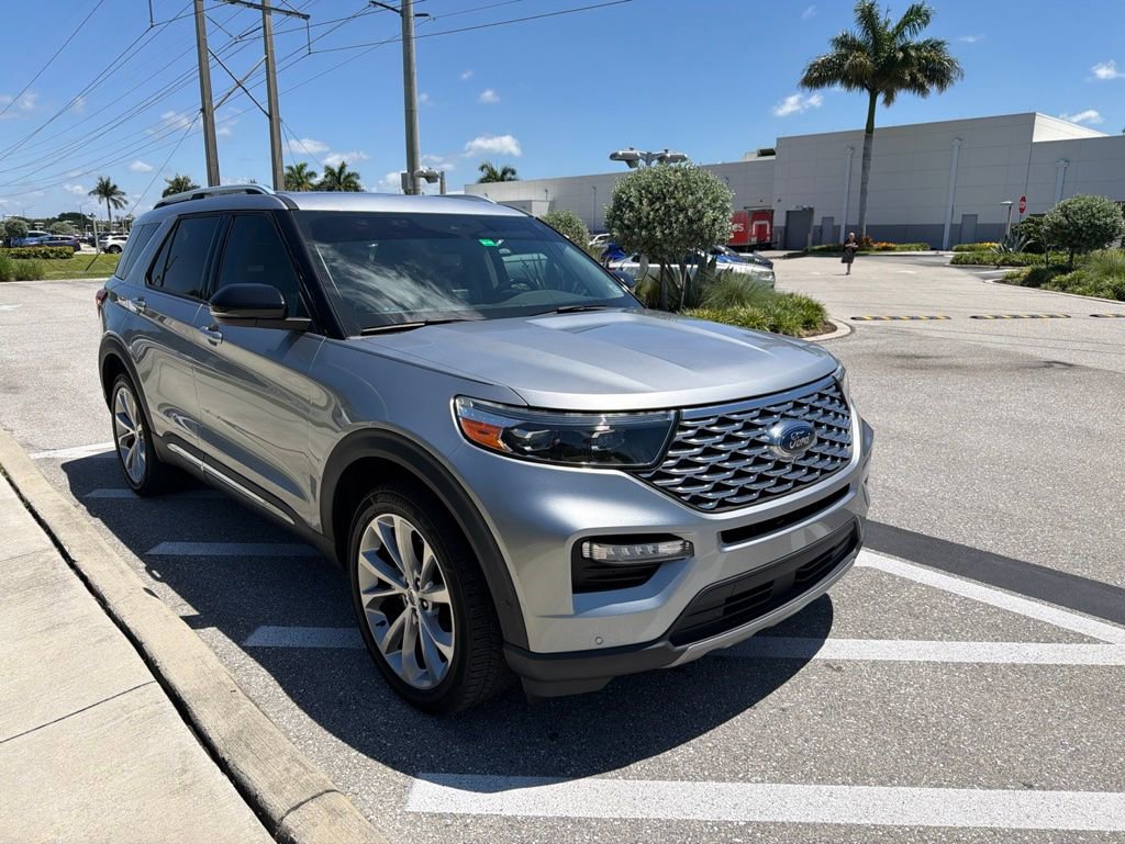 Used 2021 Ford Explorer Platinum w/ Equipment Group 601A AWD/4WD image 3