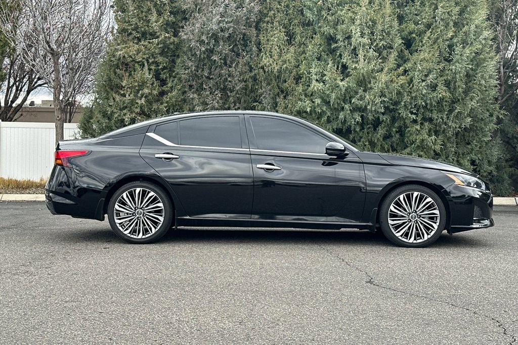 Used 2024 Nissan Altima 2.5 SL FWD image 3