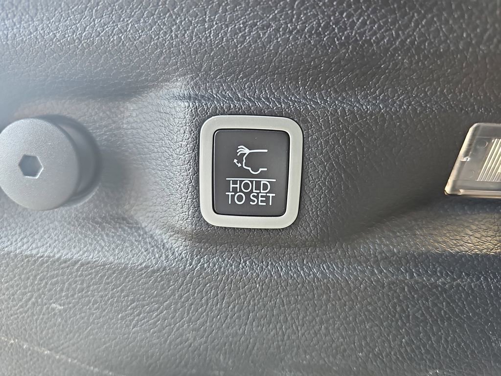 Used 2022 Jeep Grand Cherokee L Limited w/ Trailer Tow Group (B) image 15