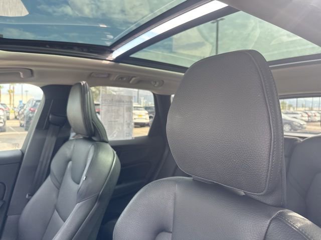 Used 2023 Volvo XC60 B5 Plus w/ Protection Package Premier image 16