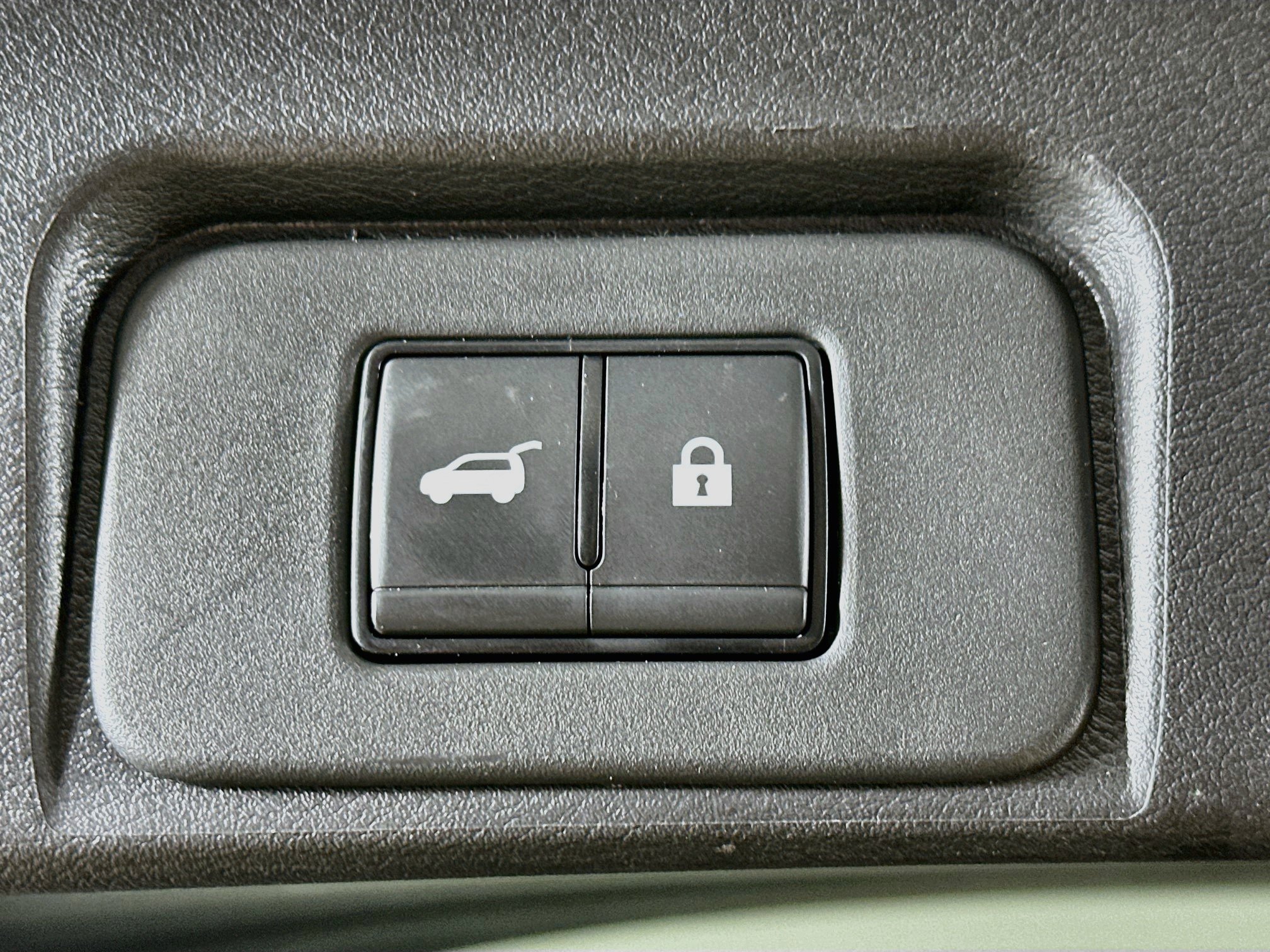 Used 2025 Nissan Rogue SV AWD/4WD image 28