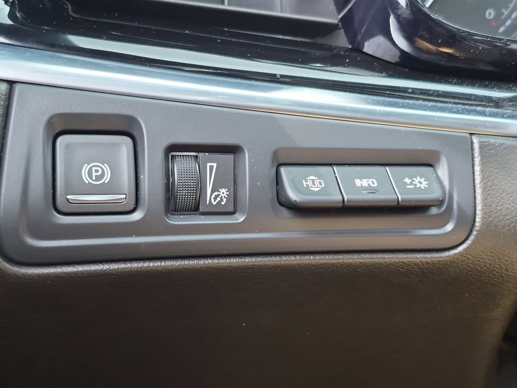Certified 2024 Cadillac XT6 Premium Luxury w/ Technology Package FWD image 10