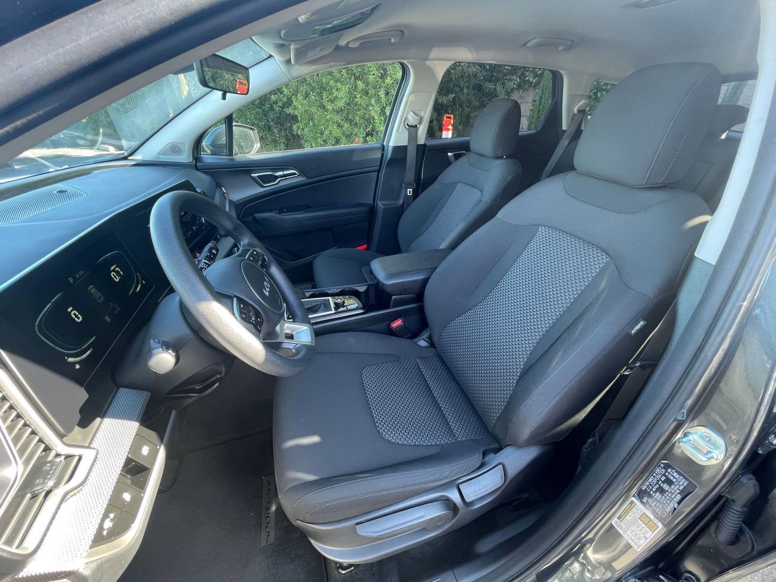 Used 2025 Kia Sportage LX image 34