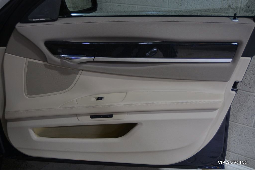 Used 2014 BMW 750Li xDrive image 8