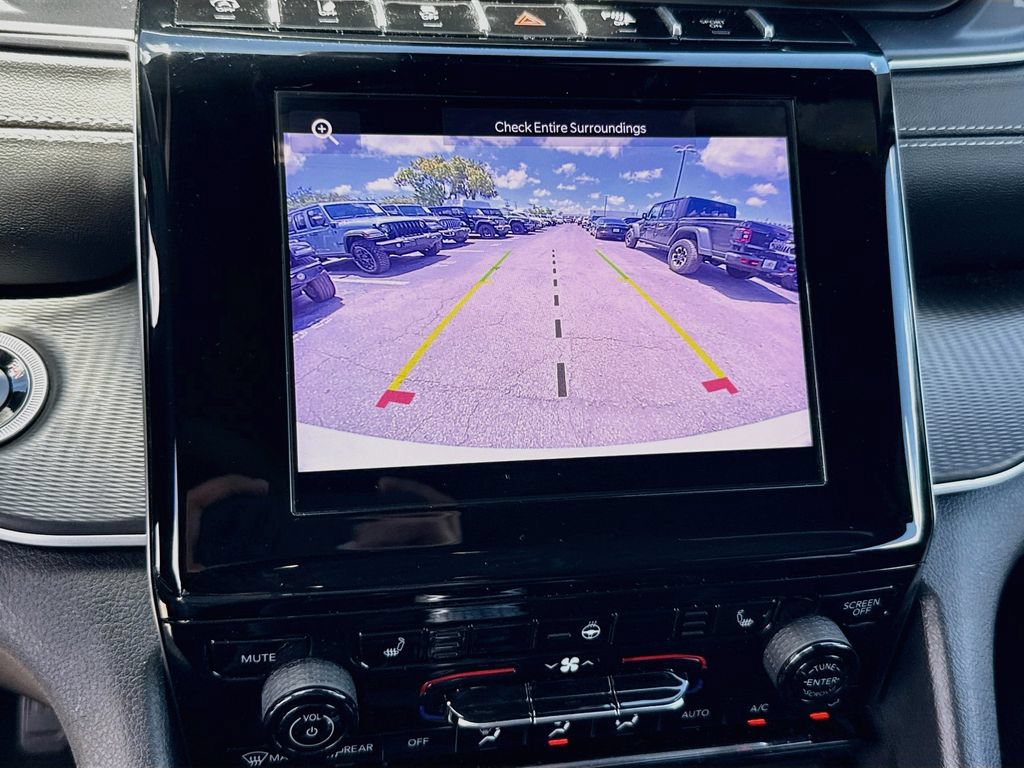 Used 2024 Jeep Grand Cherokee Altitude RWD image 15