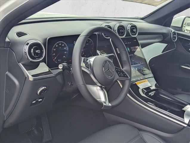 Used 2025 Mercedes-Benz GLC 300 image 3