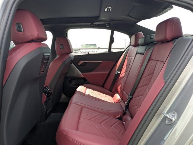 Used 2025 BMW 540i xDrive image 12