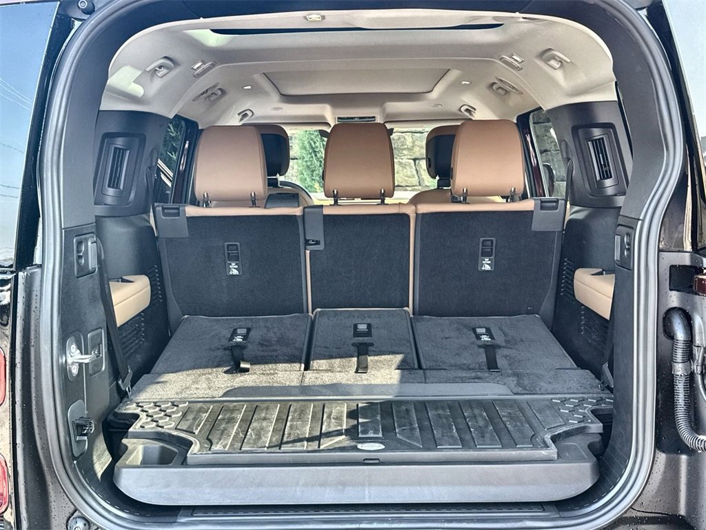 Used 2025 Land Rover Defender 130 S image 18