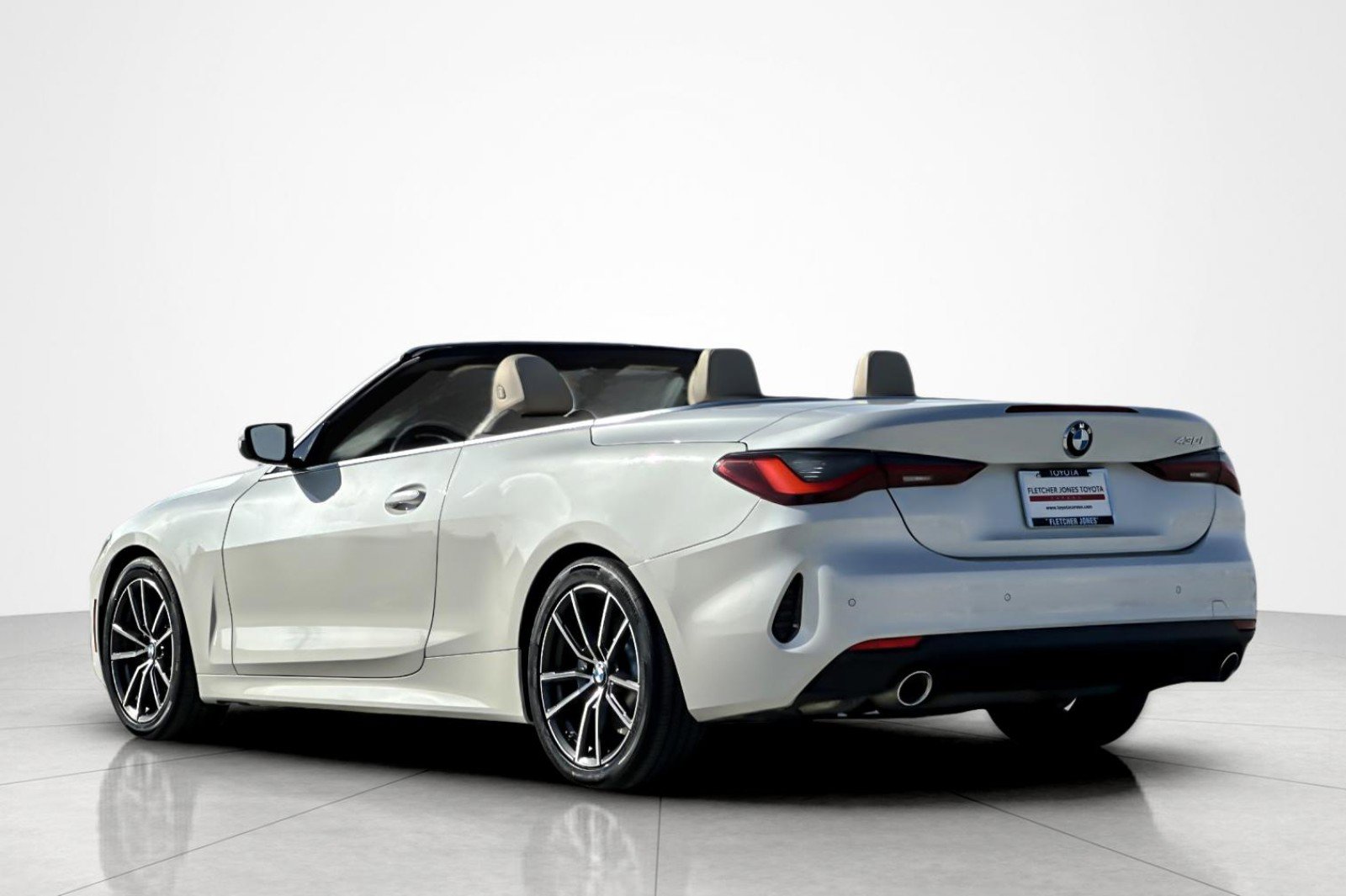 Used 2023 BMW 430i Convertible w/ Convenience Package image 3