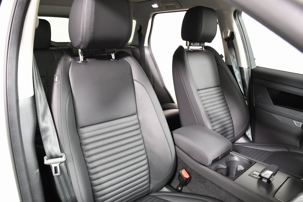 Used 2025 Land Rover Discovery Sport S image 20