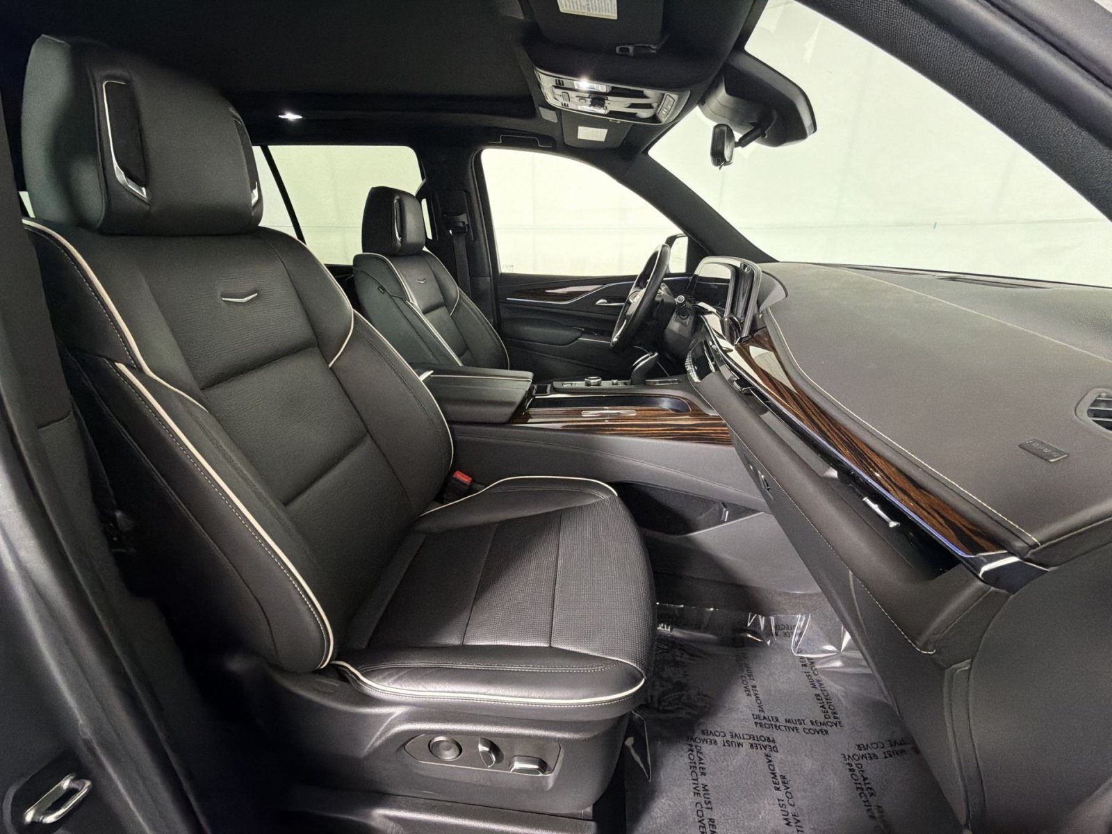 Used 2022 Cadillac Escalade Premium Luxury AWD/4WD image 25