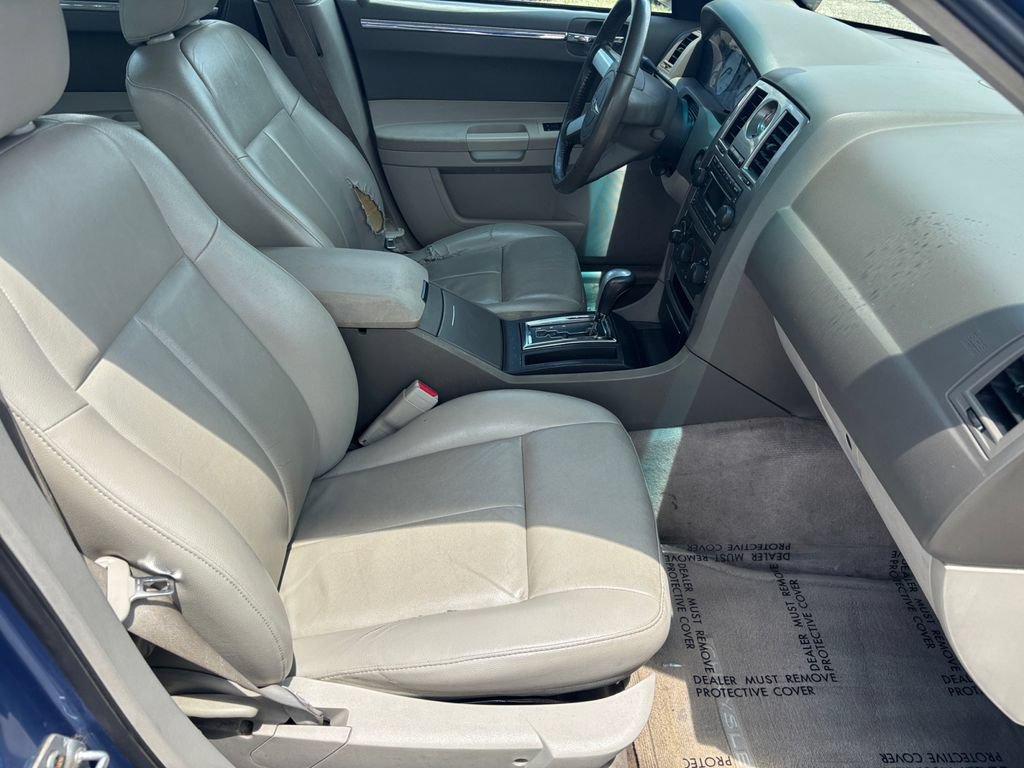 Used 2007 Chrysler 300 Touring RWD image 31