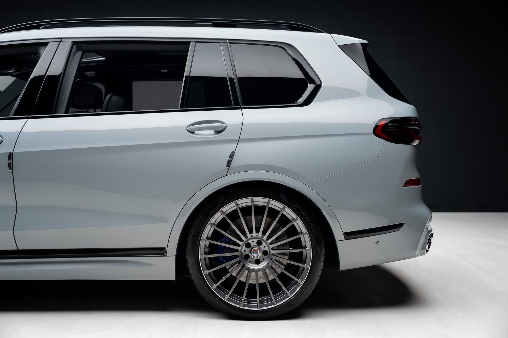 Used 2024 BMW ALPINA XB7 AWD/4WD image 21