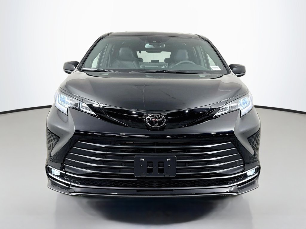 New 2026 Toyota Sienna XLE Woodland Edition AWD/4WD image 11