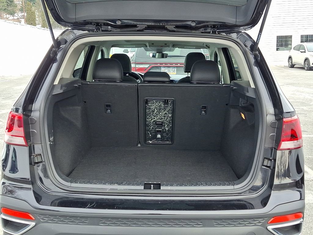 Used 2023 Volkswagen Taos SE image 32