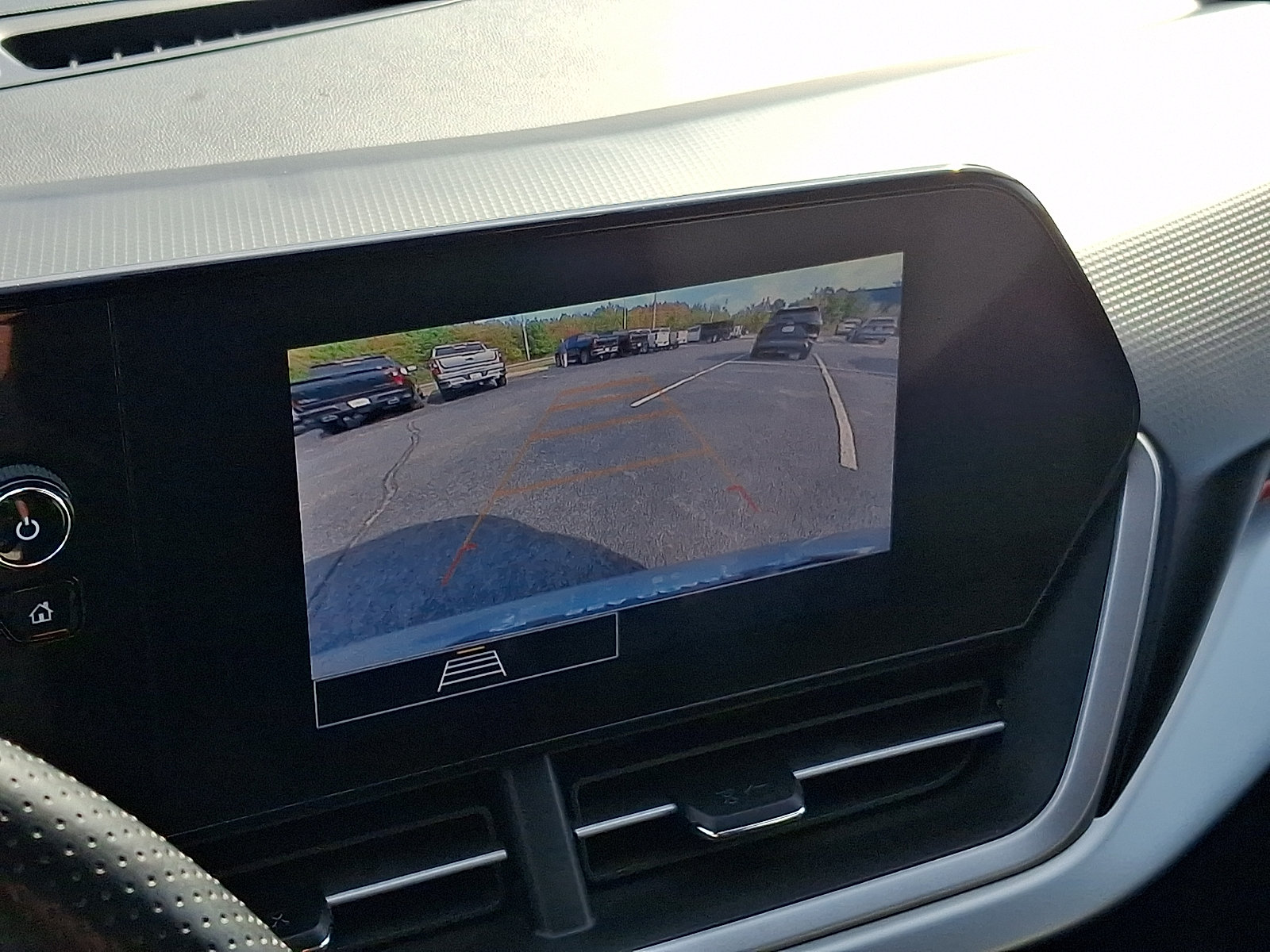 Used 2025 Chevrolet Trax RS w/ Sunroof Package FWD image 18