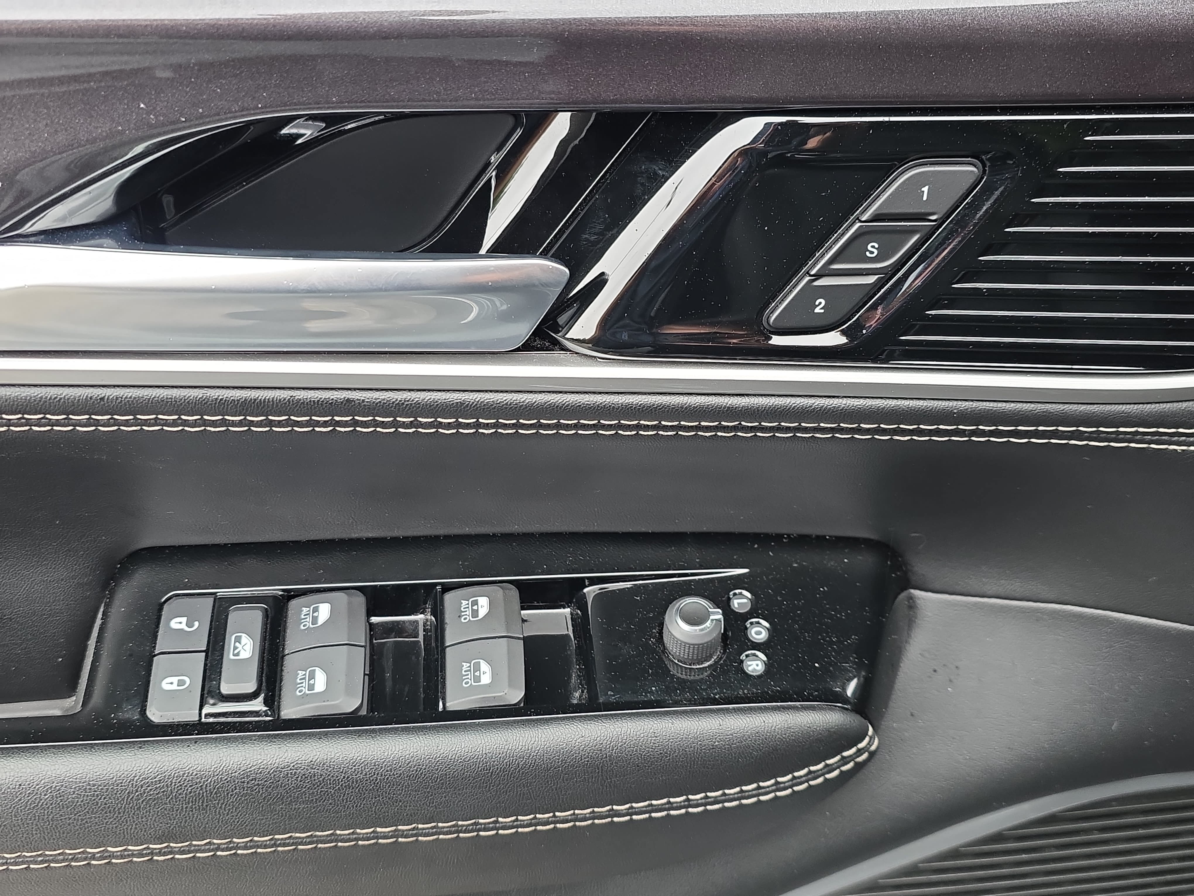 Certified 2024 Jeep Wagoneer 4WD w/ Premium Group I image 26